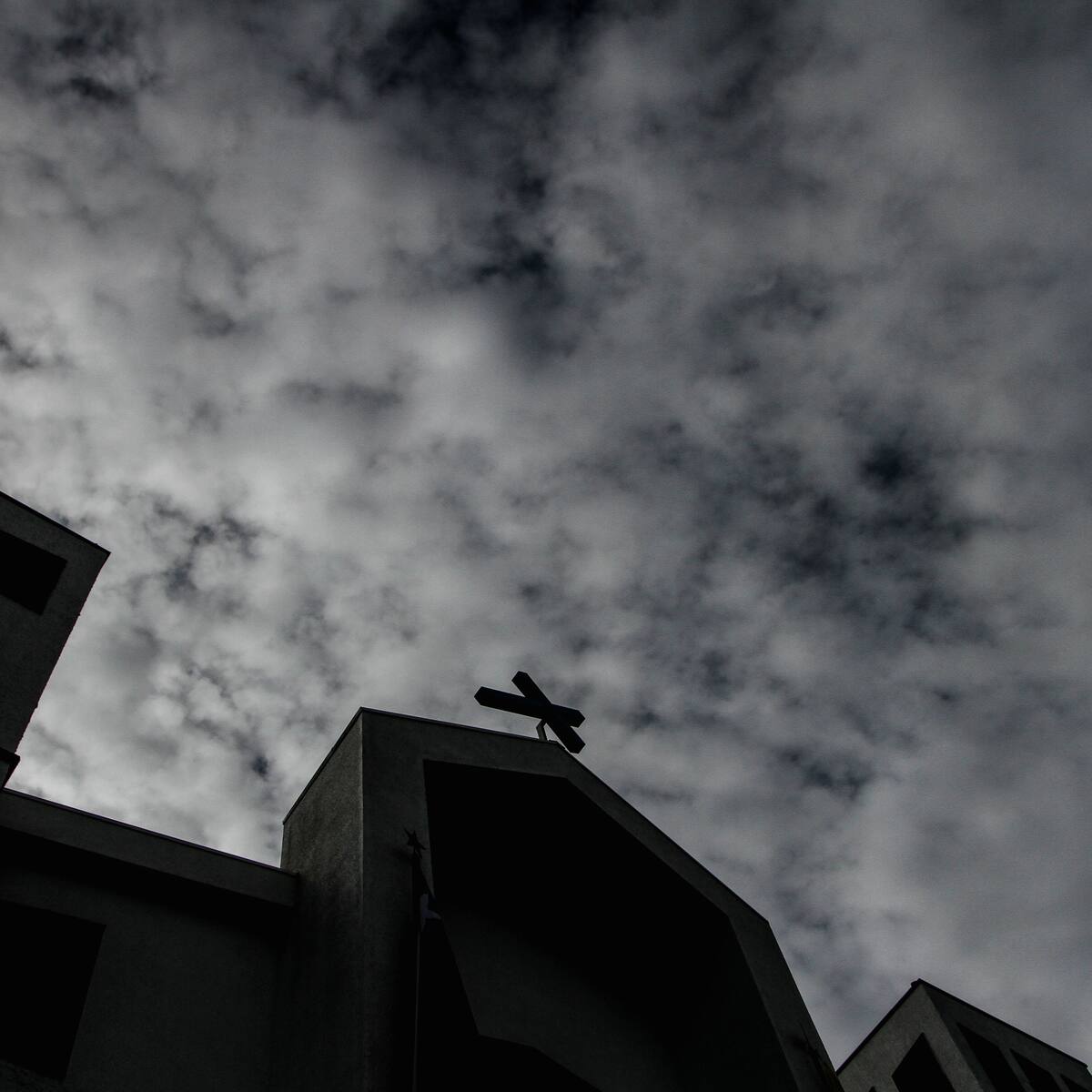 Encuesta CEP: ¿Iglesia Católica o Evagélicas, en quién confian más los chilenos?
