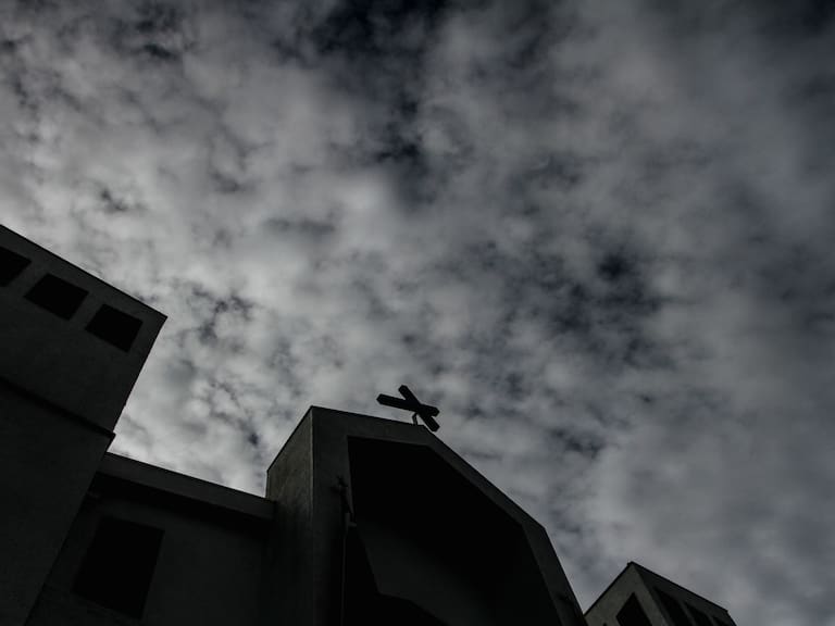 Encuesta CEP: ¿Iglesia Católica o Evagélicas, en quién confian más los chilenos?