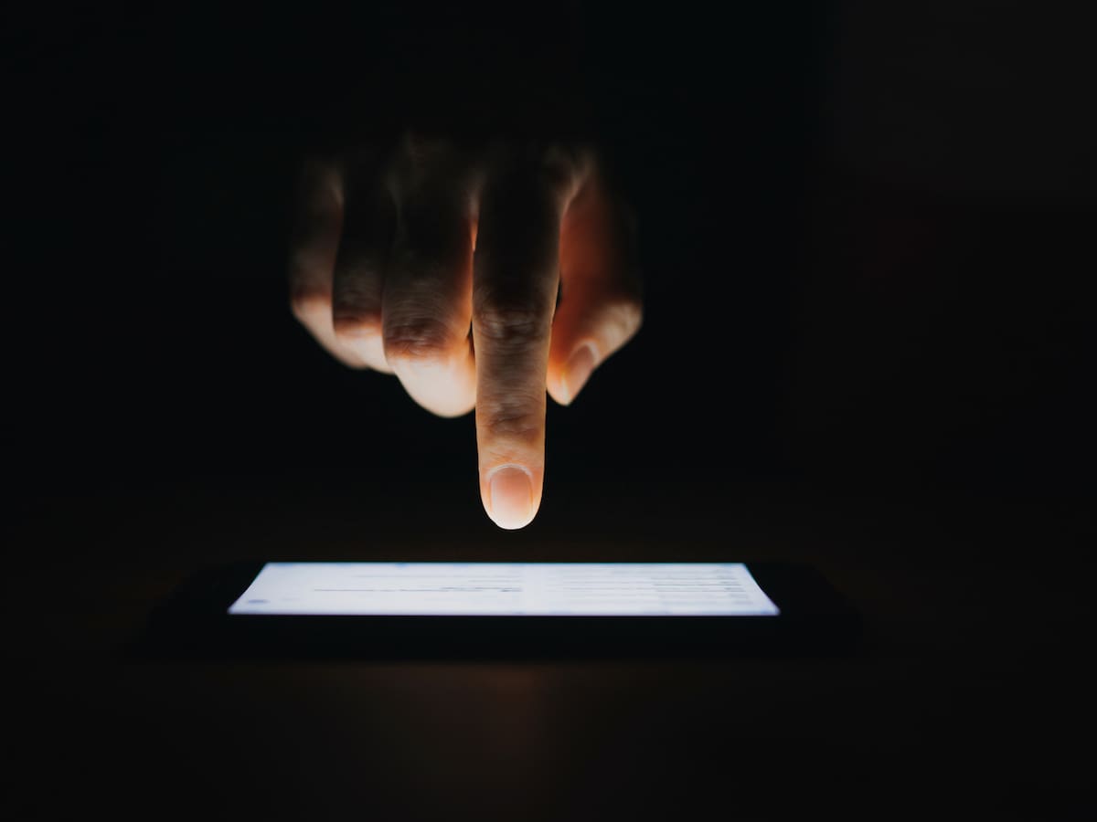 ¿Cómo cargar tu celular en un corte de luz? Estas son 4 soluciones