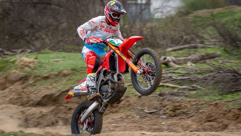 Ruy Barbosa se corona doble campeón latinoamericano de moto enduro