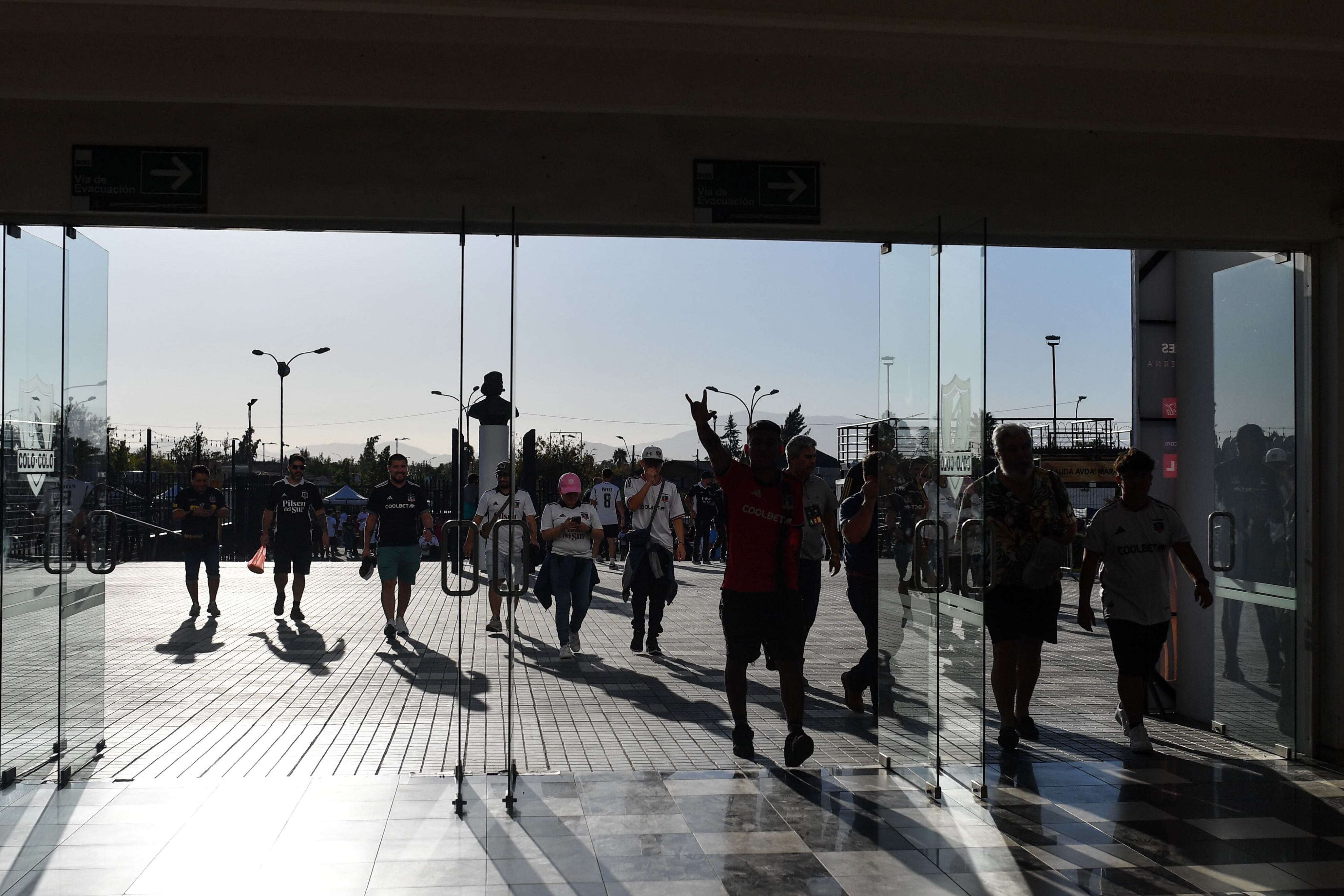 "Más allá de los precios, el hincha colocolino sobrepasa todo, sacan de donde no tienen para ver al club" | Agencia Uno