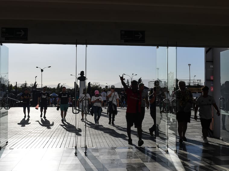 "Más allá de los precios, el hincha colocolino sobrepasa todo, sacan de donde no tienen para ver al club" | Agencia Uno