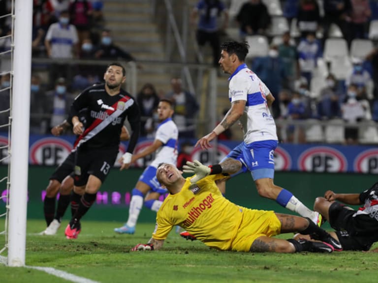 Universidad Católica continúa con campaña perfecta tras sufrido triunfo sobre Curicó Unido en San Carlos de Apoquindo