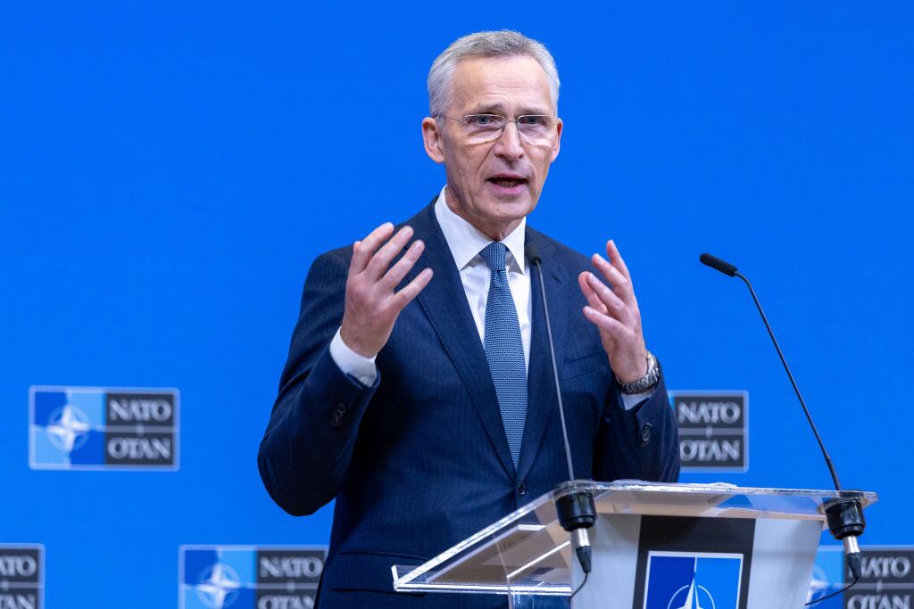 El secretario general de la OTAN, el noruego Jens Stoltenberg, habla ante los delegados miembros en la sede de la alianza militar en Bruselas de Bélgica.