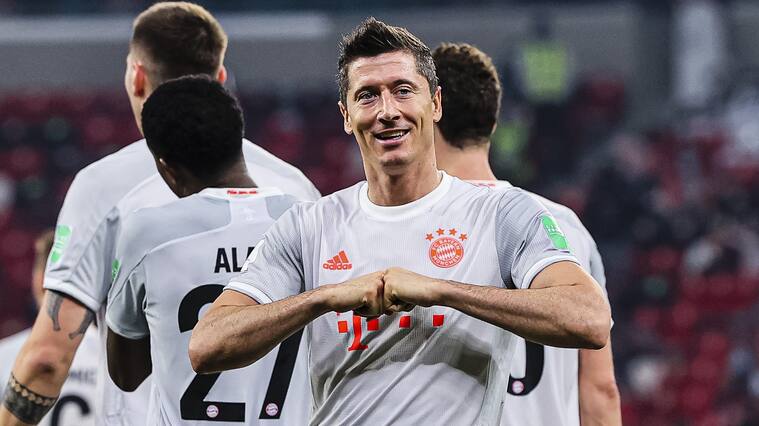 DOHA, QATAR - FEBRUARY 08: Robert Lewandowski of Bayern Munich celebrates his goal with his teammates during the semi-final match between Al Ahly SC and FC Bayern Muenchen at Ahmad Bin Ali Stadium on February 8, 2021 in Doha, Qatar. (Photo by Eurasia Sport Images/Getty Images)