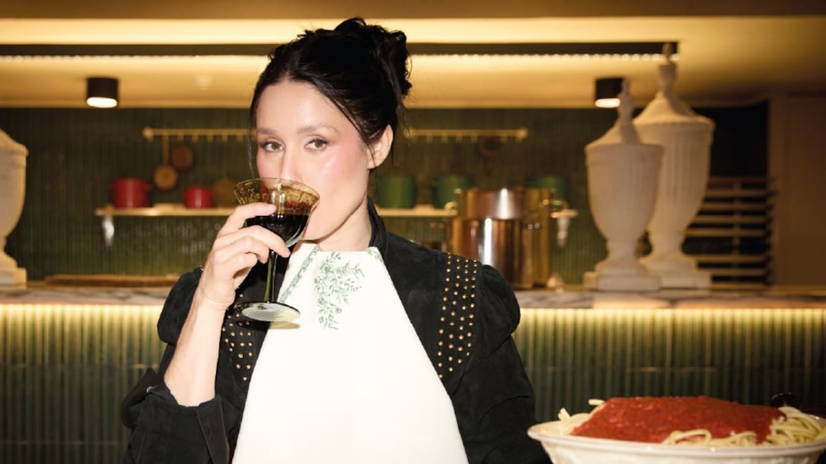 “Cena Maldita”: cantante chilena Fran Valenzuela sorprende con especial experiencia que incluirá cena y música en vivo