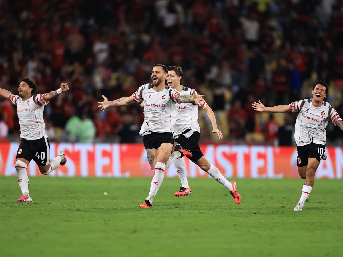 Estudiantes desafió al Maracaná, resistió con 10 y eliminó a Flamengo para meterse en la final de la Libertadores