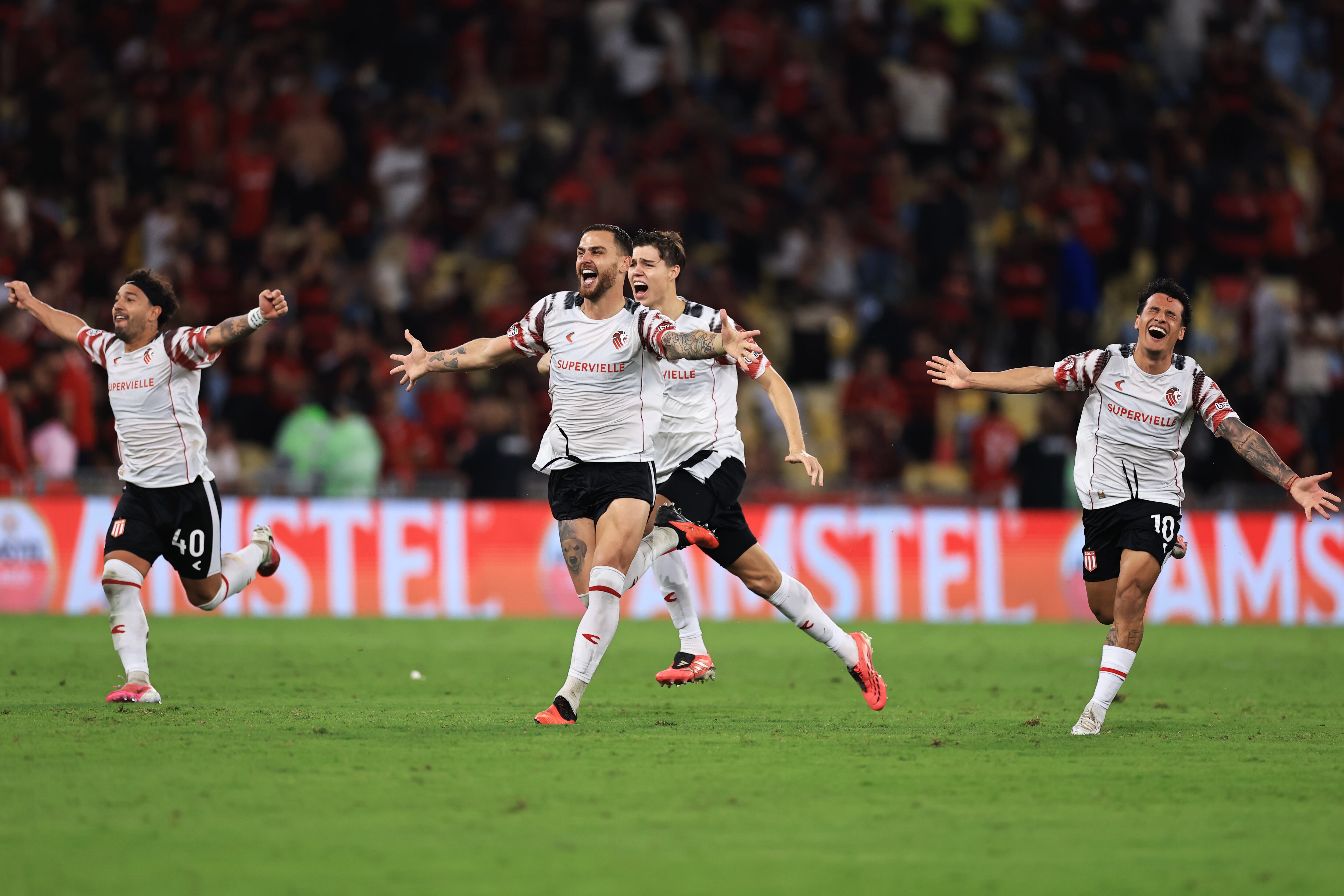 Estudiantes desafió al Maracaná, resistió con 10 y eliminó a Flamengo para meterse en la final de la Libertadores