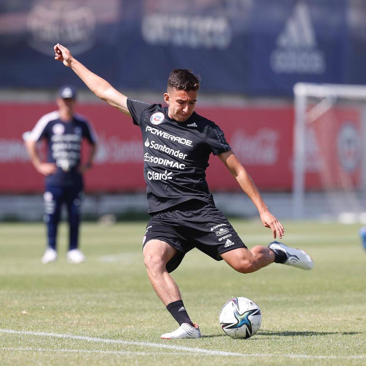 Era representado por Felicevich: joven futbolista chileno se retira a los 21 años y estas son sus razones