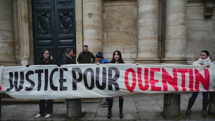 Joven ultraderechista muere tras enfrentamiento entre manifestantes en Lyon: Macron califica el hecho como “infamia”