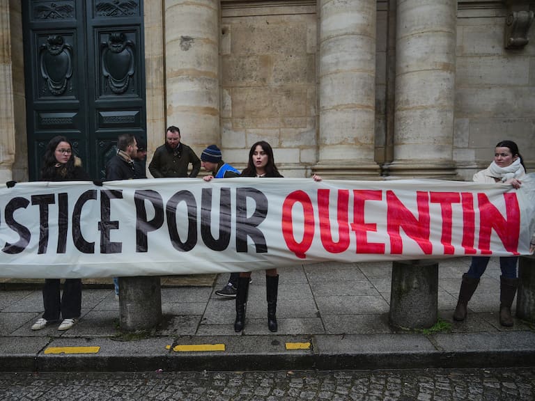 PARIS, FRANCE - FEBRUARY 15: Women are seen holding a banner with the text "Justice for Quentin" during a vigil. (Photo by Remon Haazen/Getty Images)