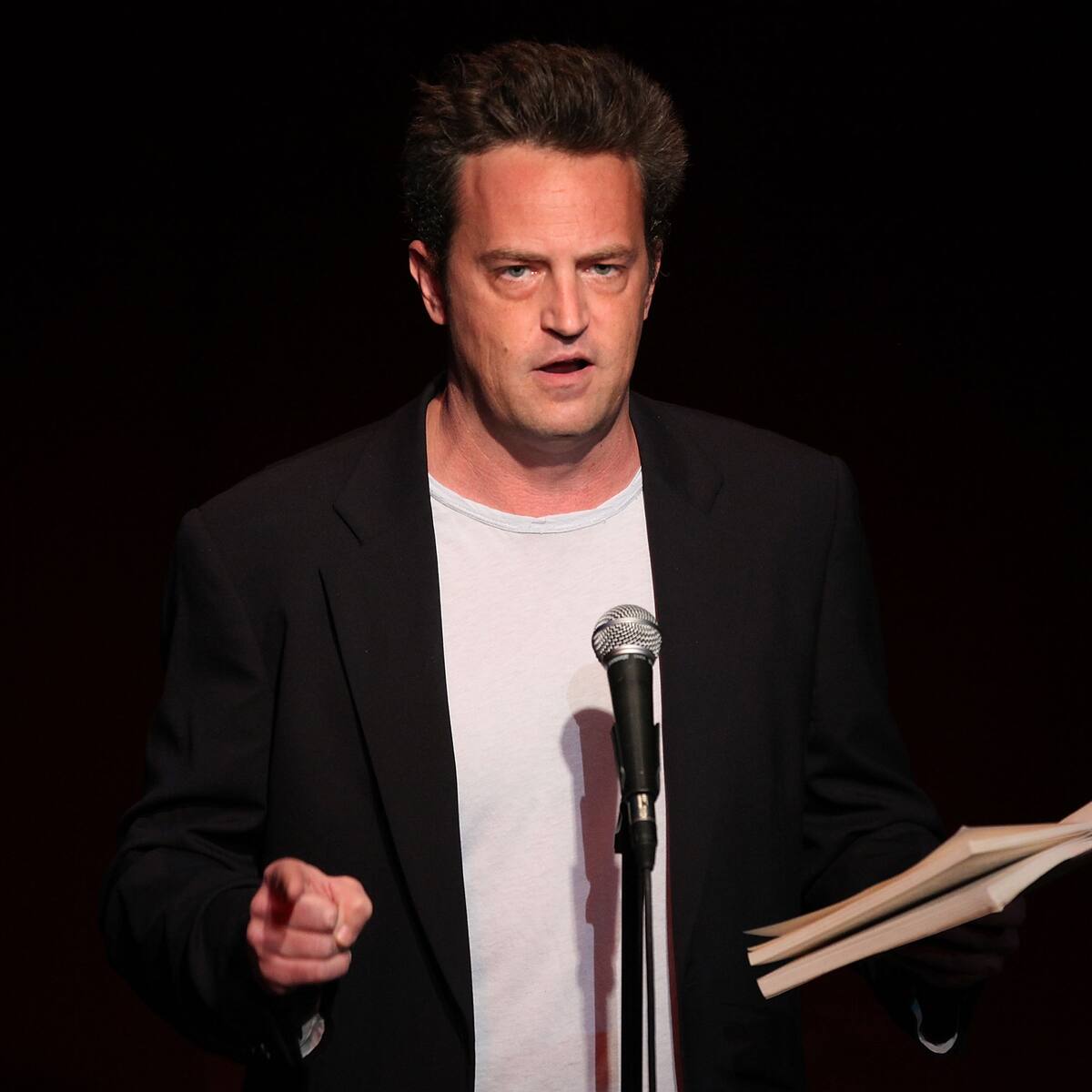 Un médico apuntado como clave en la muerte de Matthew Perry rompe el silencio con un giro que podría cambiar el caso