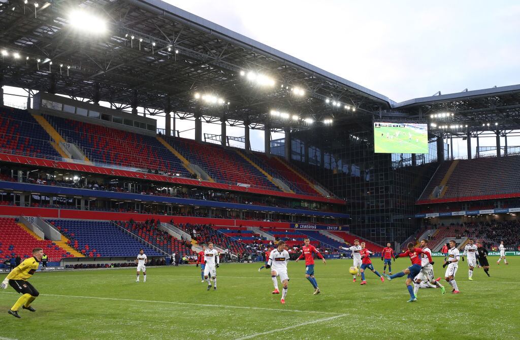 CSKA enfrenta a Ufa en un estadio vacío en Moscú