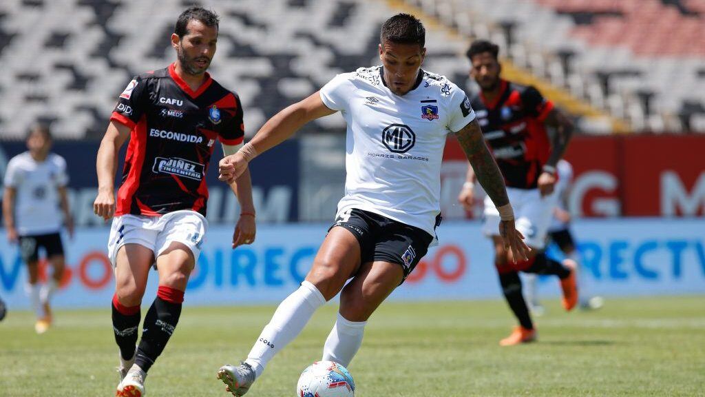 10 de Noviembre del 2020/SANTIAGOJavier Parraguez(c) ,durante el partido valido por la Duodecima fecha del Campeonato Nacional AFP PlanVital 2020, entre Colo Colo vs Deportes Antofagasta, disputado en el Estadio Monumental
FOTO:FRANCISCO LONGA/AGENCIAUNO