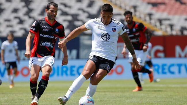10 de Noviembre del 2020/SANTIAGOJavier Parraguez(c) ,durante el partido valido por la Duodecima fecha del Campeonato Nacional AFP PlanVital 2020, entre Colo Colo vs Deportes Antofagasta, disputado en el Estadio Monumental
FOTO:FRANCISCO LONGA/AGENCIAUNO