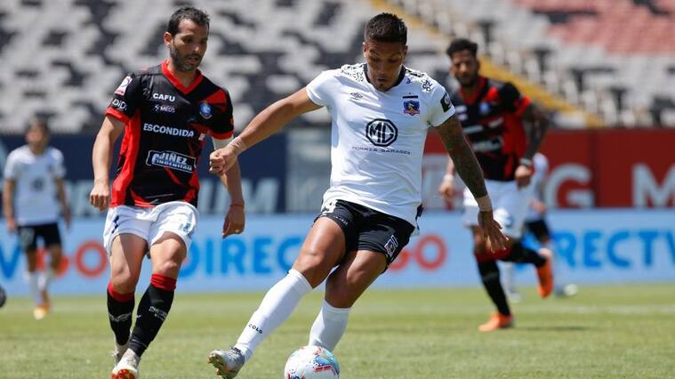 10 de Noviembre del 2020/SANTIAGOJavier Parraguez(c) ,durante el partido valido por la Duodecima fecha del Campeonato Nacional AFP PlanVital 2020, entre Colo Colo vs Deportes Antofagasta, disputado en el Estadio Monumental
FOTO:FRANCISCO LONGA/AGENCIAUNO