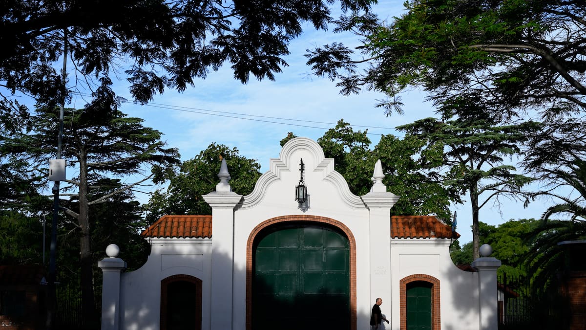 En plena visita de Kast: encuentran un soldado muerto en la residencia de Milei