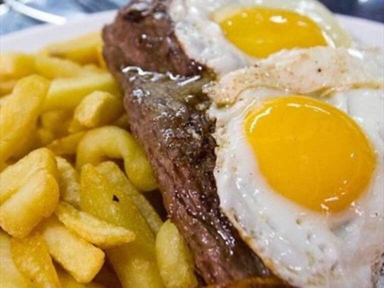 Este 24 de abril se celebra el Día Nacional del Bistec a lo Pobre