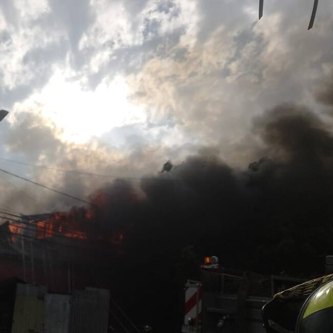 Cuatro viviendas resultan siniestradas tras incendio en Estación Central