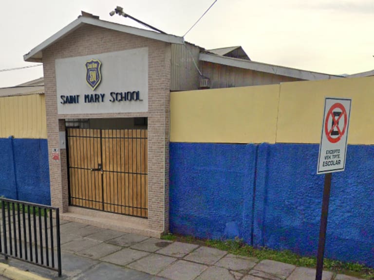 Movilh denuncia que colegio Saint Mary School de La Calera impidió a niña trans usar baño de mujeres