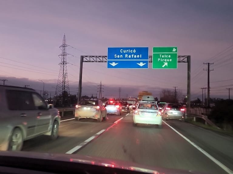 Un taco kilométrico se registra a esta hora en la Ruta 5 Sur a la altura de Talca