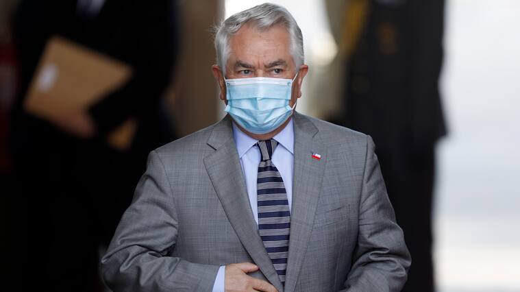 18 de Septiembre de 2020/SANTIAGO El Presidente de la Rep˙blica encabeza fotografÌa oficial con Ministros de Estado, en el Palacio de la Moneda. (en la imagen el Ministro de Salud,Enrique Paris).
FOTO:Cristobal Escobar/Agencia UNO