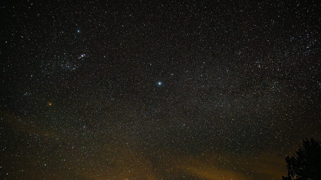 14 DE DICIEMBRE DE 2020/PUERTO SAAVEDRALluvia de estrellas gemínidas vista desde el Lago Budi, previo al eclipse solar 2020 en region de La Araucanía.
FOTO: MARCOS MALDONADO/AGENCIAUNO