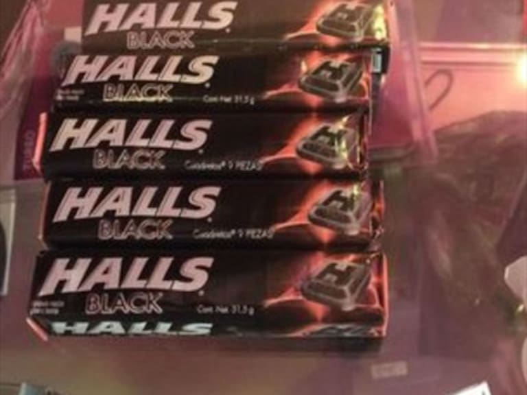 La moda que convirtió a los Halls Black en furor de sex shops