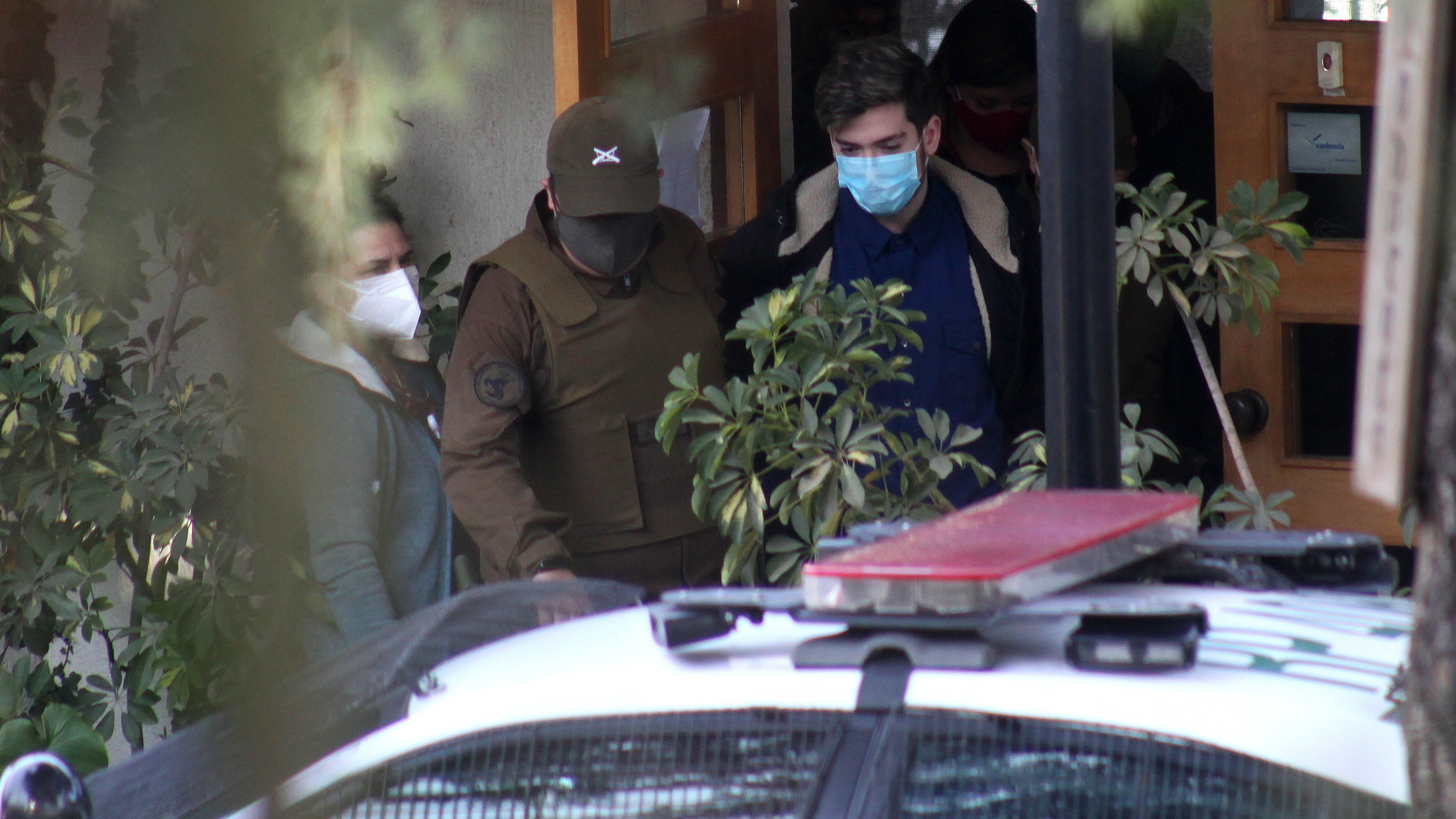 18 DE AGOSTO DE 2020/SANTIAGO
Traslado de Hernan Calderón hijo, desde clínica psiquiátrica a centro de Justicia desde el centro siquiatrico, El Cedro, ubicado en la comuna de La Reina, Santiago.
FOTO: AILEN DÍAZ/AGENCIAUNO