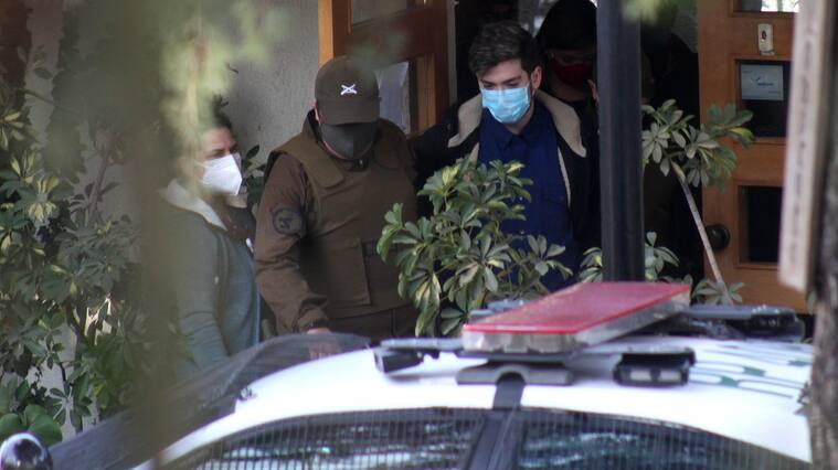 18 DE AGOSTO DE 2020/SANTIAGO
Traslado de Hernan Calderón hijo, desde clínica psiquiátrica a centro de Justicia desde el centro siquiatrico, El Cedro, ubicado en la comuna de La Reina, Santiago.
FOTO: AILEN DÍAZ/AGENCIAUNO