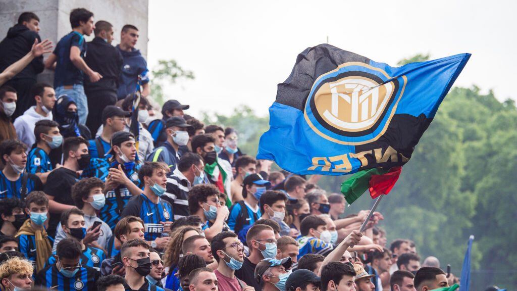 MILAN, ITALY - MAY 02: FC Internazionale Fans Celebrate Winning The Serie A Scudetto Title on May 02, 2021 in Milan, Italy. (Photo by Mattia Pistoia#870251#51B ED/Getty Images)