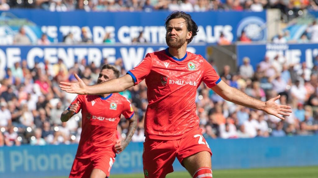 Vuelve con todo: Ben Brereton anota su primer gol de la temporada por Blackburn Rovers