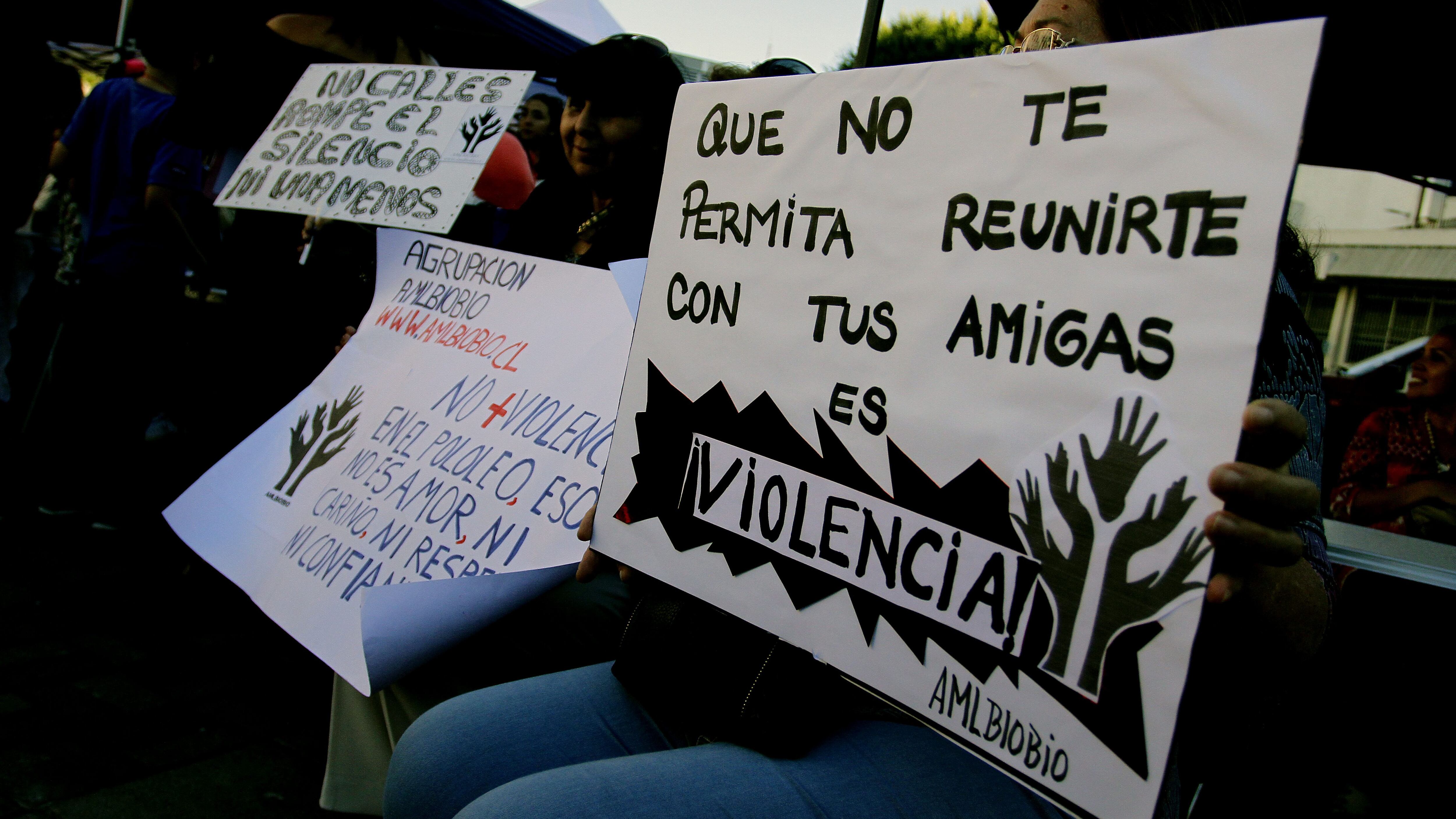 CONCEPCION, 7 de febrero 2018 Fundacion Antonia, en el contexto de un año de la muerte de Antonia Garros, realizo actividades de sensibilizacion por el Dia Contra la Violencia en el Pololeo.
FOTO: ALEJANDRO ZOÑEZ/AGENCIA UNO