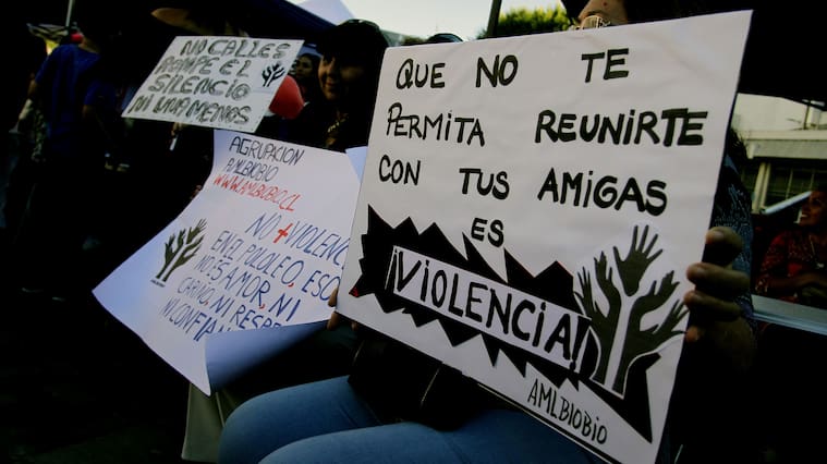 CONCEPCION, 7 de febrero 2018 Fundacion Antonia, en el contexto de un año de la muerte de Antonia Garros, realizo actividades de sensibilizacion por el Dia Contra la Violencia en el Pololeo.
FOTO: ALEJANDRO ZOÑEZ/AGENCIA UNO