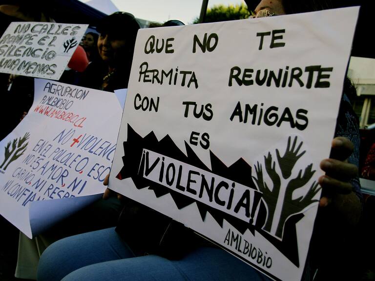 CONCEPCION, 7 de febrero 2018 Fundacion Antonia, en el contexto de un año de la muerte de Antonia Garros, realizo actividades de sensibilizacion por el Dia Contra la Violencia en el Pololeo.
FOTO: ALEJANDRO ZOÑEZ/AGENCIA UNO