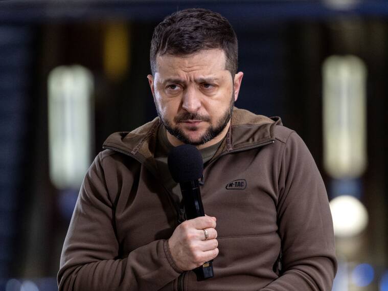 El presidente ucraniano Volodimir Zelenski ante la prensa