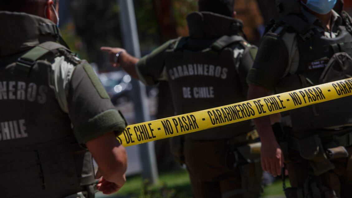 28 de FEBRERO de 2022/ LAS CONDESUna balacera se registró en las intersecciones de Gredos con IV Centenario en la comuna de Las Condes. Carabineros realizaba fiscalización y conductor de vehículo de alta gama realiza disparos dándose a la fuga
FOTO: DIEGO MARTIN/AGENCIAUNO