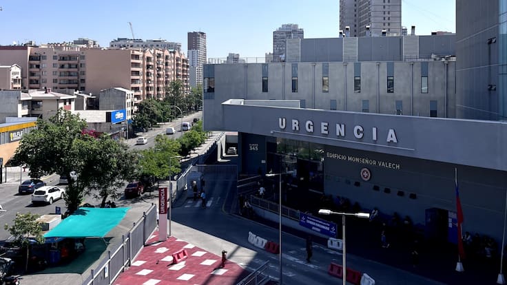 Urgenciólogo de la Posta Central a cinco años del estallido social: “Aumentó de 250 a 300 pacientes diarios. Llegamos a tener 500 pacientes en un día”