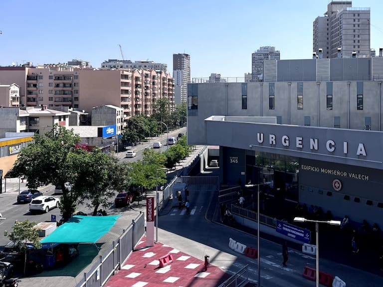 Urgenciólogo de la Posta Central a cinco años del estallido social: “Aumentó de 250 a 300 pacientes diarios. Llegamos a tener 500 pacientes en un día”