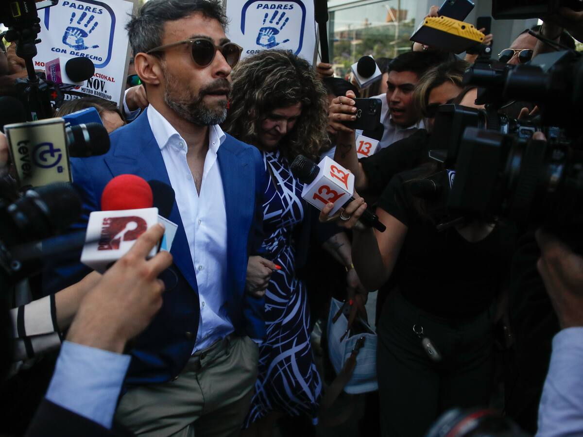 Tomado del brazo con su abogada: así fue la llegada de Jorge Valdivia al Centro de Justicia para afrontar su reformalización