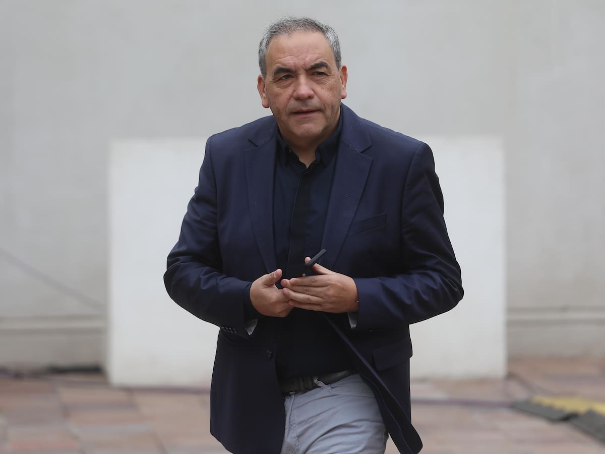 “Con la transparencia de siempre, respondo”: senador Fidel Espinoza publica respuesta tras reportaje de Ciper por millonaria venta de predio familiar