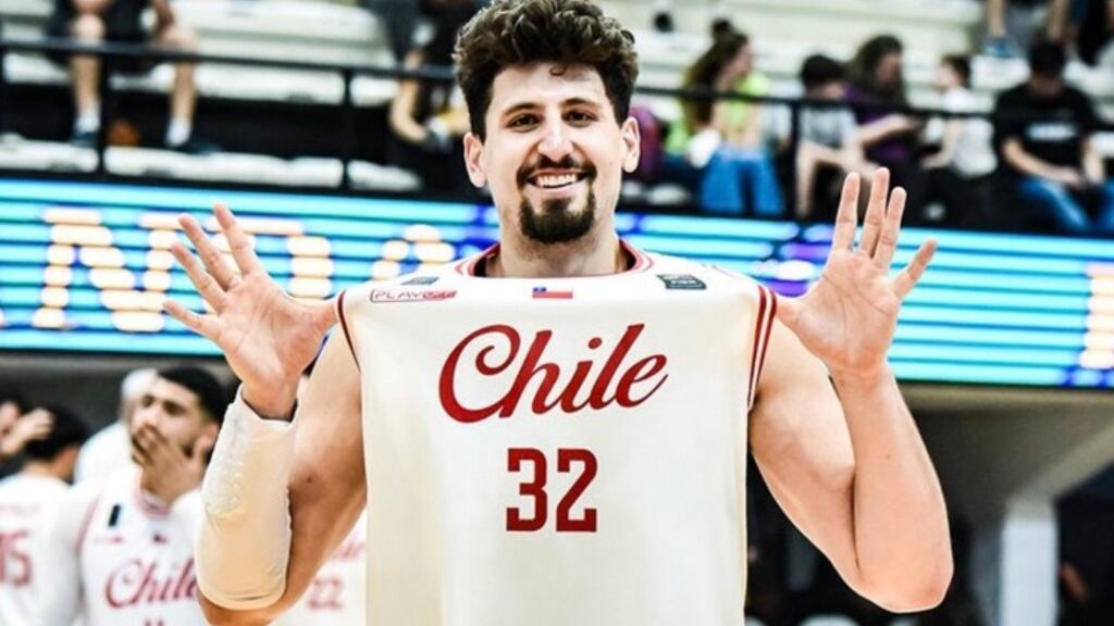 Nicolás Carvacho y su balance del Preolímpico de básquetbol: "Demostramos en cancha que podemos poner a Chile en el mapa"