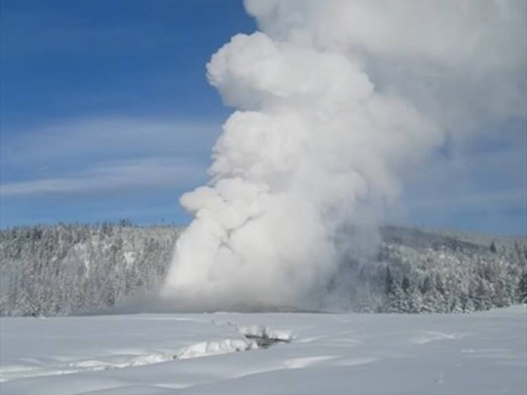 Géiseres de Yellowstone comenzaron a escupir nieve por el frío