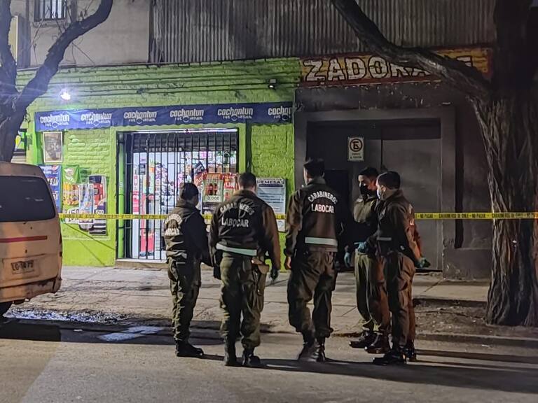 Robo con homicidio en Santiago: mujer muere baleada al interior de minimarket
