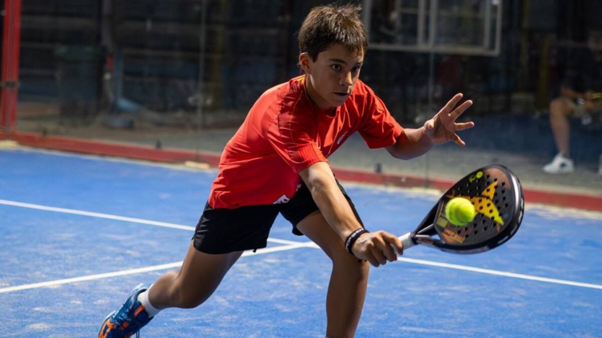 Con 13 años, hijo de exfutbolista defenderá a Chile en el Mundial Junior de Padel: “Me aburrí del fútbol y me gustó este deporte”
