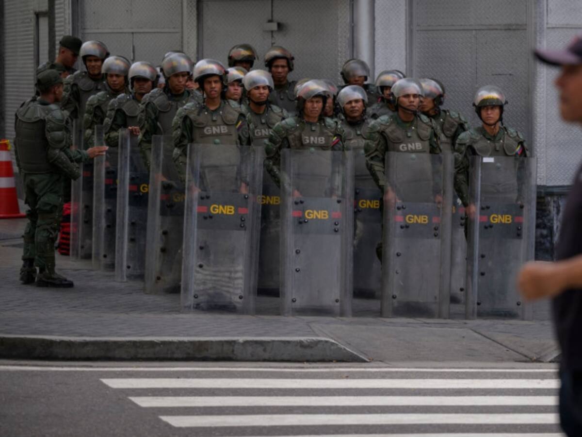 Venezuela aumenta presencia policial y militar en las calles de Caracas ad portas de la toma de posesión de Maduro