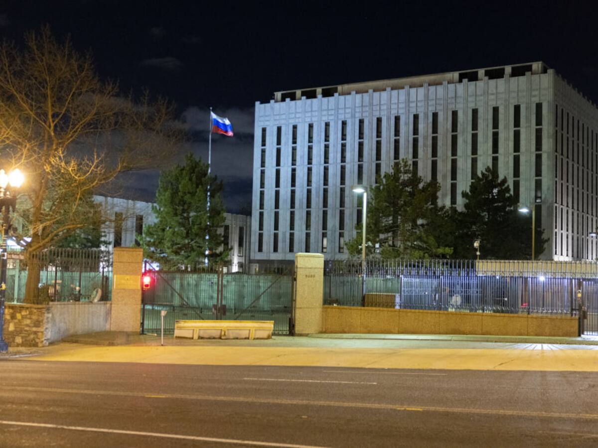 Estados Unidos expulsa a dos diplomáticos de Rusia