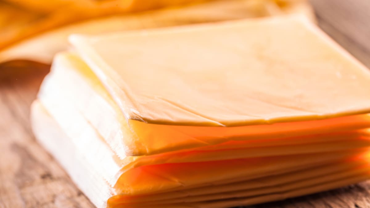 Minsal emite alerta alimentaria por Listeria en queso mantecoso laminado: revisa la marca y cómo identificarlo