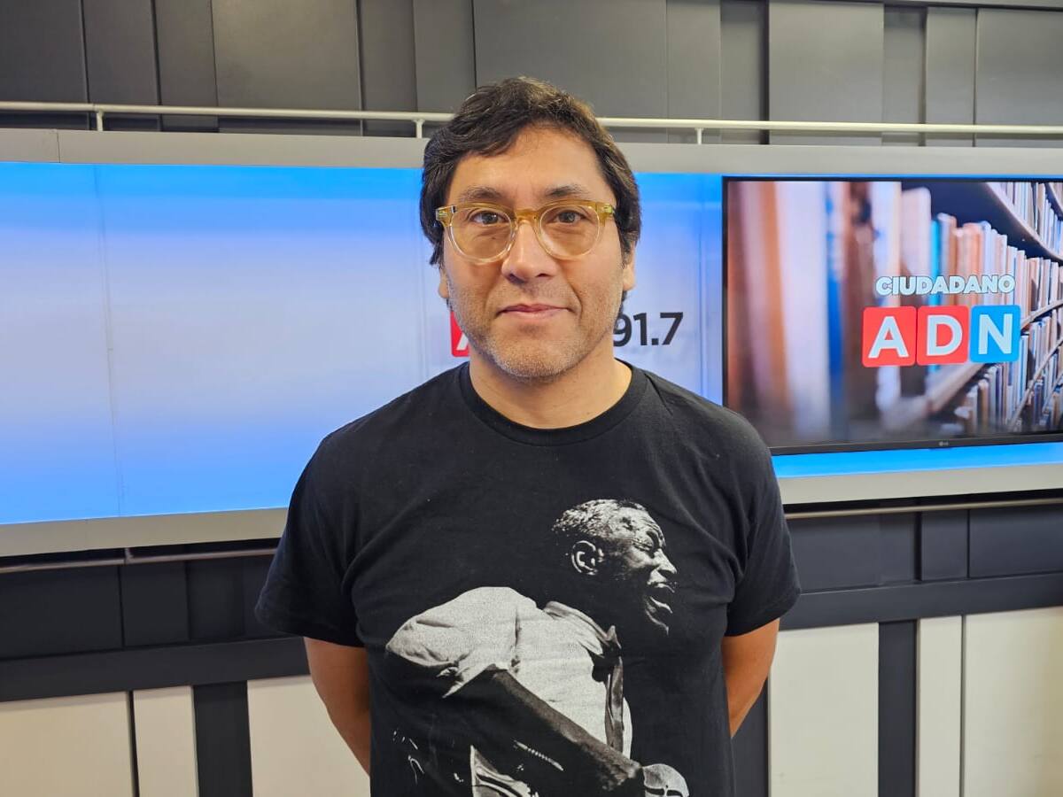 Claudio Narea vuelve con todo: Los Prisioneros, jóvenes músicos y un nuevo disco