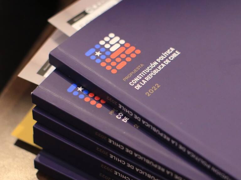 Oficialismo presenta propuestas de reformas para nueva Constitución